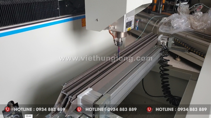 máy phay ổ khóa 3 mặt CNC