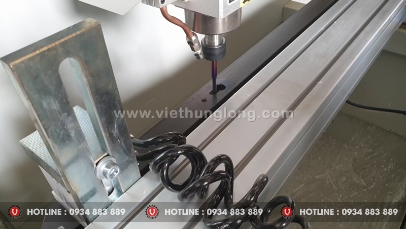 máy phay ổ khóa 3 mặt CNC