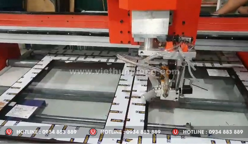 Công ty Quân Đạt đã lắp 3 máy bơm keo CNC