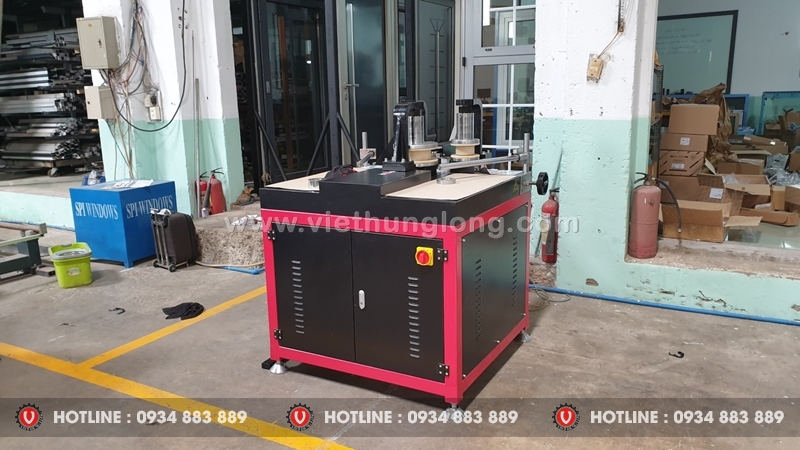 máy uốn vòm CNC